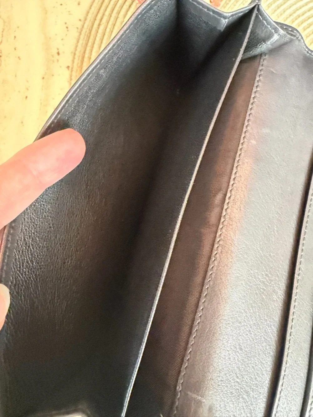 Vintage Gucci Black Leather Bifold Wallet with Snap Back - Picture 5 of 15